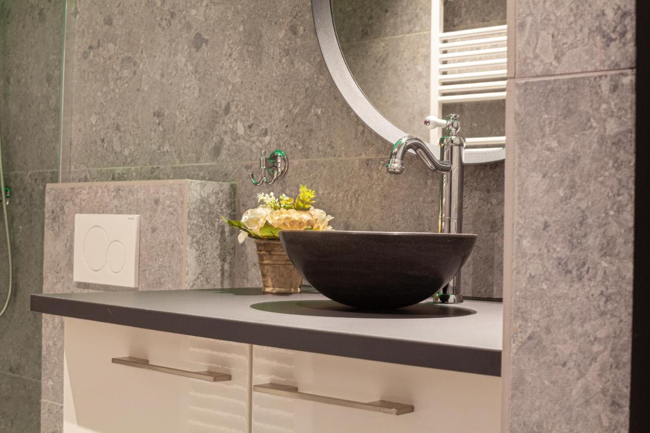 Luxury Suites Royal Antwerpen Bagian luar foto