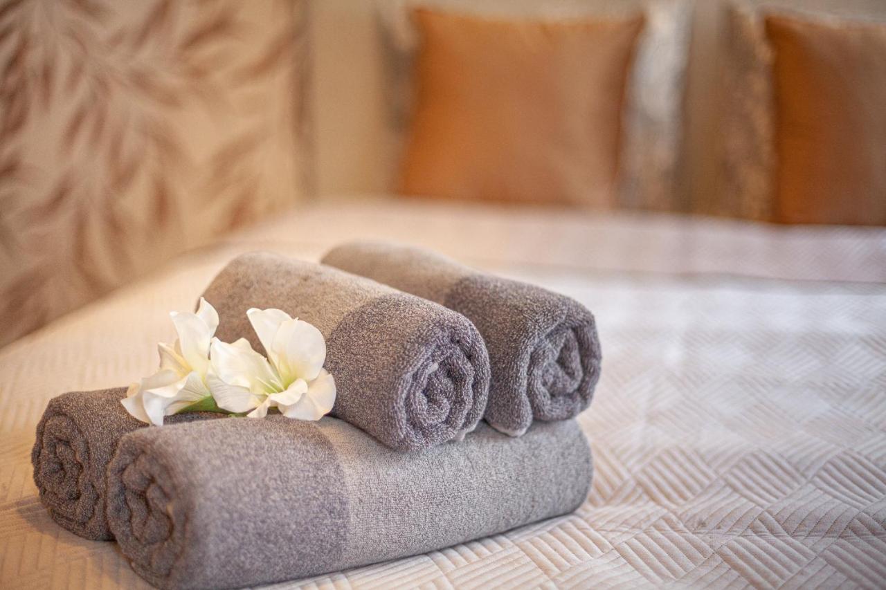 Luxury Suites Royal Antwerpen Bagian luar foto